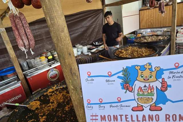 Puesto gastronómico con el rótulo Montellano Romero.