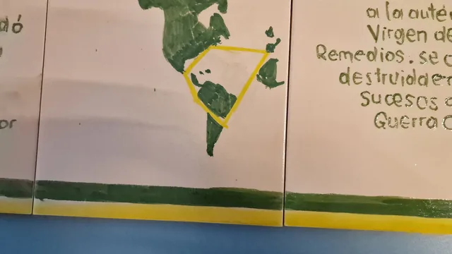 Detalle de un mosaico mural sobre la historia de Remedios Coronada.