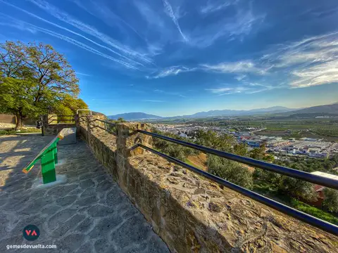 Vista de Pizarra y el Valle del Guadalhorce desde el Mirador de la Ermita.